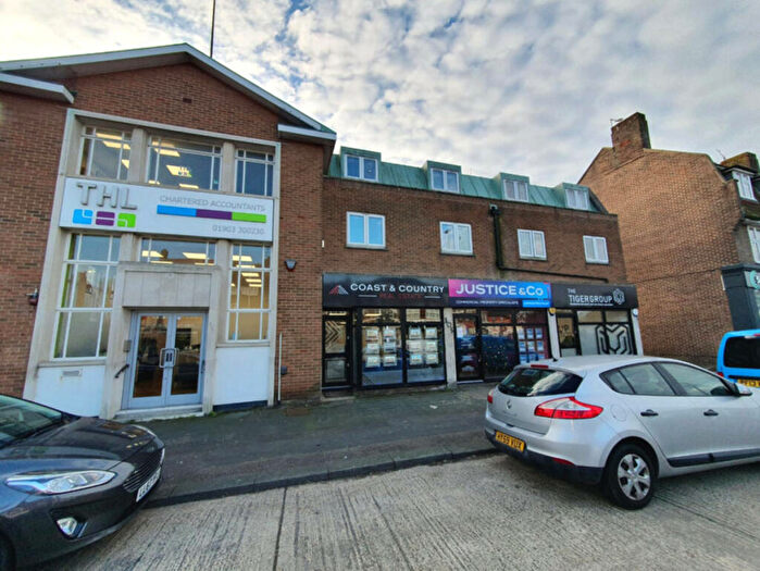 2 Bedroom Flat For Sale In Goring Road, Worthing, BN12