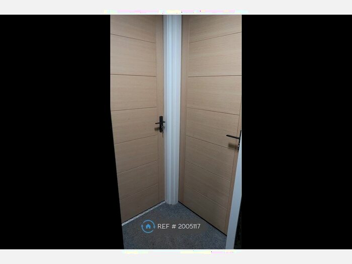 2 Bedroom Flat To Rent In Bury Old Road, Whitefield, Manchester, M45