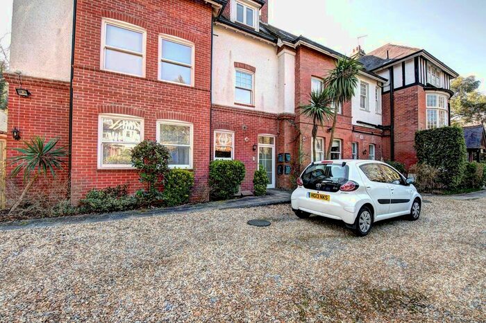 2 Bedroom Flat To Rent In Mckinley Road, West Cliff, Bournemouth, BH4