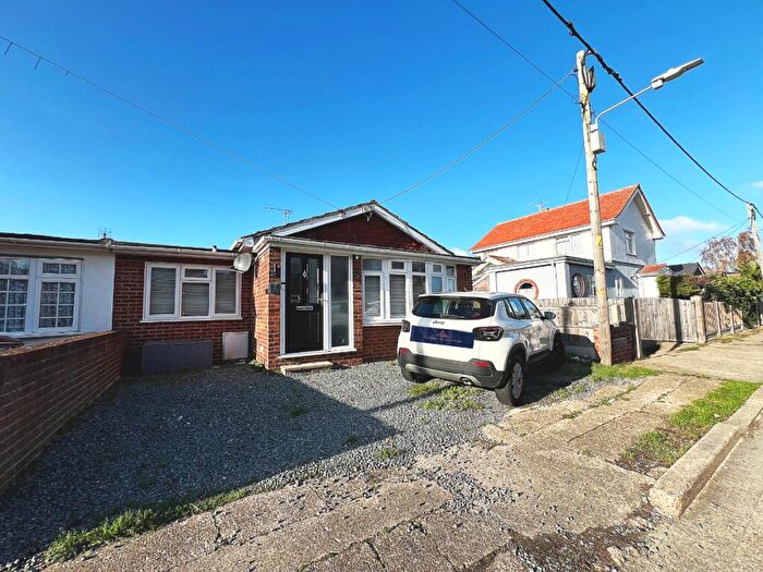 2 Bedroom Bungalow For Sale In Westcliff Gardens, Canvey Island, SS8