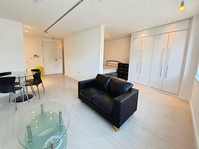 1 Bedroom Flat To Rent In Ingram Street, Leeds, West Yorkshire, LS11