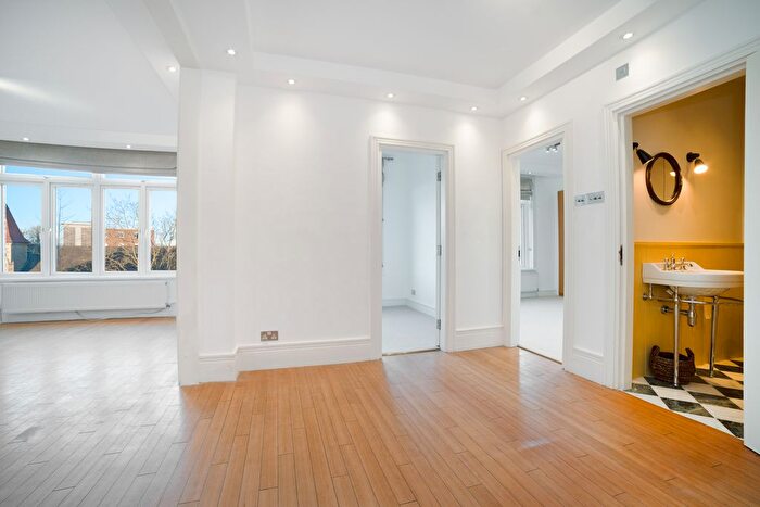 2 Bedroom Flat To Rent In Fitzjohns Avenue, Hampstead, NW3