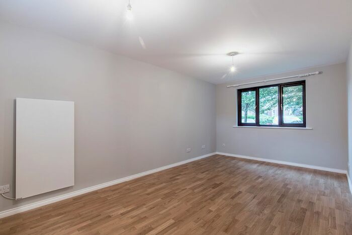 1 Bedroom Flat To Rent In Dunnock Close, London, N9