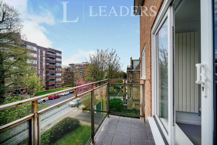 2 Bedroom Flat To Rent In Eaton Gardens, Hove, BN3