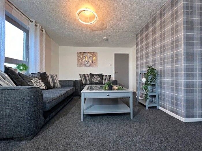 3 Bedroom Flat To Rent In Heathryfold Place, Heathryfold, Aberdeen, AB16