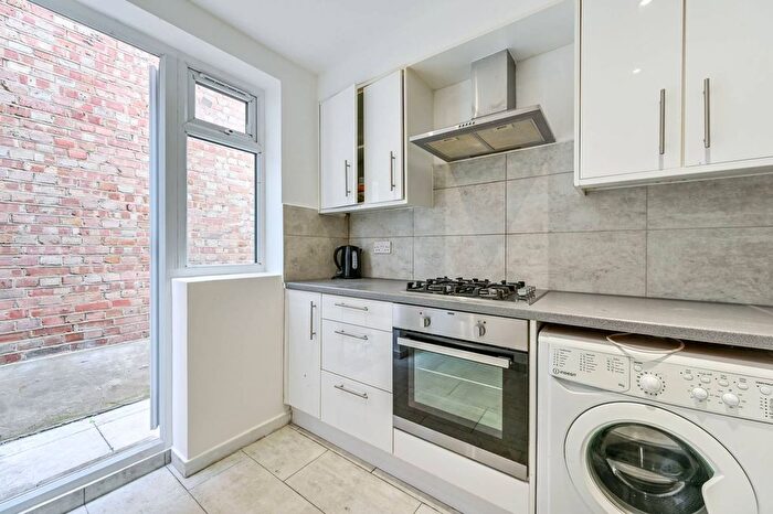 4 Bedroom Terraced House To Rent In Gunton Road, Clapton, London, E5