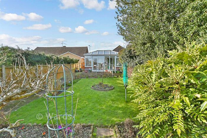2 Bedroom Semi-Detached Bungalow For Sale In Fairview Avenue, Wigmore, Gillingham, Kent, ME8