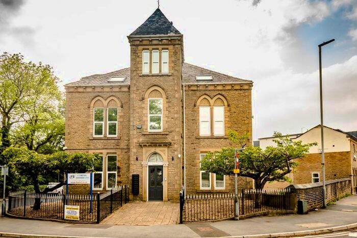 2 Bedroom Flat To Rent In Maple Street, Huddersfield, HD5