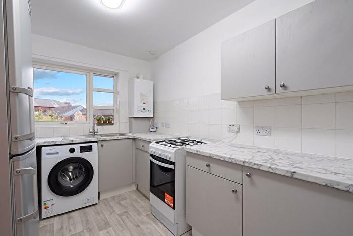 2 Bedroom Flat To Rent In Clivedale Place, Bolton, BL1