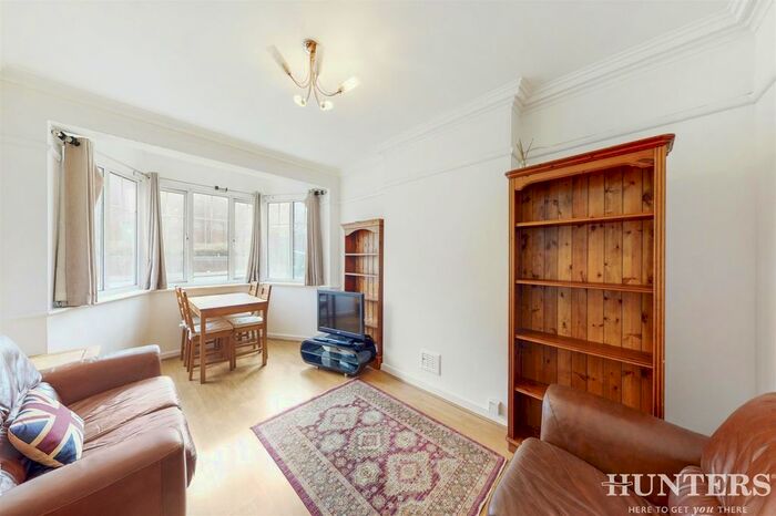 3 Bedroom Flat To Rent In High Mead, Harrow, Middlesex, HA1