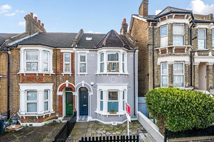 4 Bedroom End Of Terrace House For Sale In Beechfield Road, Caford, London, SE6