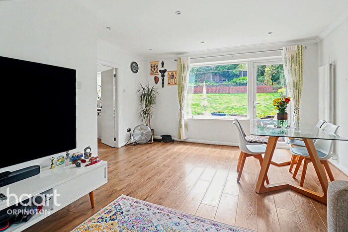 3 Bedroom Detached House For Sale In Warren Road, Orpington, BR6