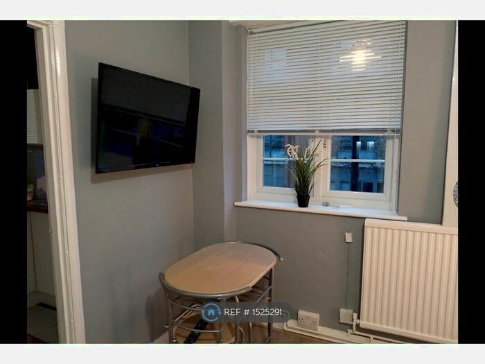 Studio To Rent In St. Marys Estate, London, SE16