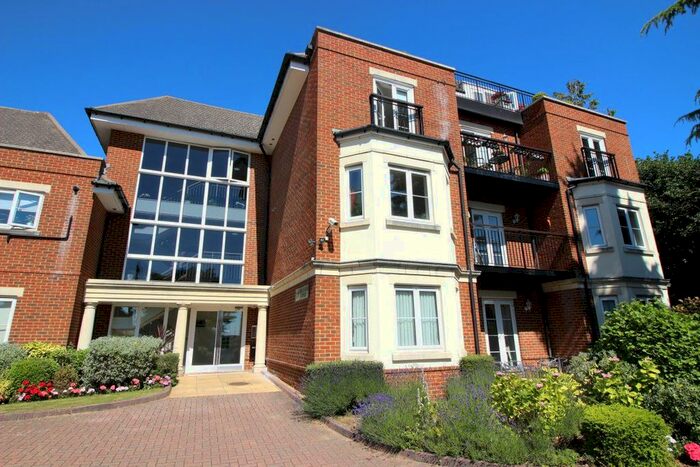 3 Bedroom Flat To Rent In Hive Road, Bushey Heath, Bushey, WD23