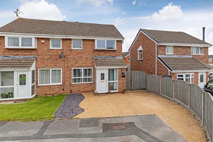 3 Bedroom Semi Detached House For Sale In Butterton Drive, Chesterfield, S40
