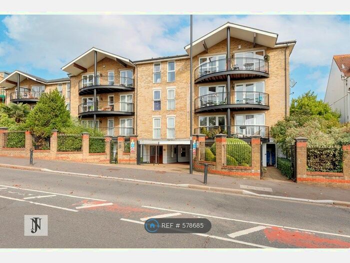 2 Bedroom Flat To Rent In Palmers Green, London, N13