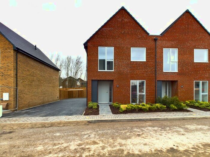 3 Bedroom Semi-Detached House To Rent In Fenton Way, Bolton, BL3