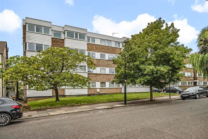 Flat For Sale In Maidstone Road, Bounds Green, N11