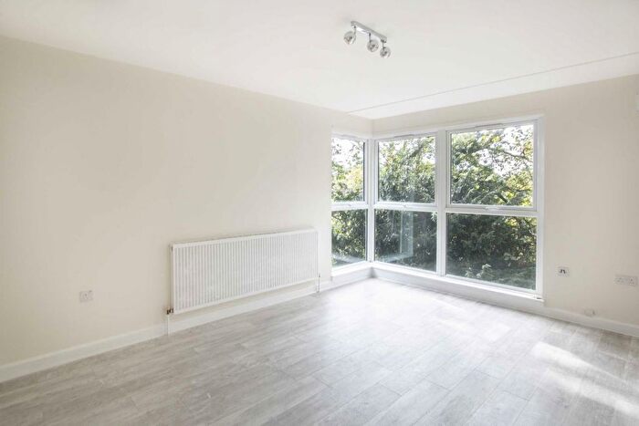 2 Bedroom Flat To Rent In Garrick Close, Ealing, W5