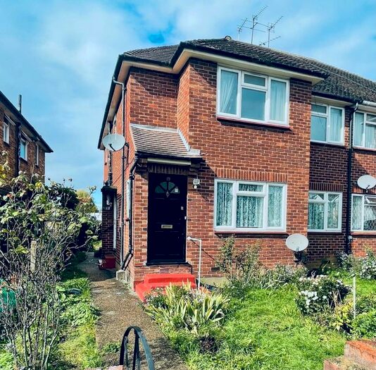 2 Bedroom Maisonette To Rent In Paddocks Close, Harrow, HA2