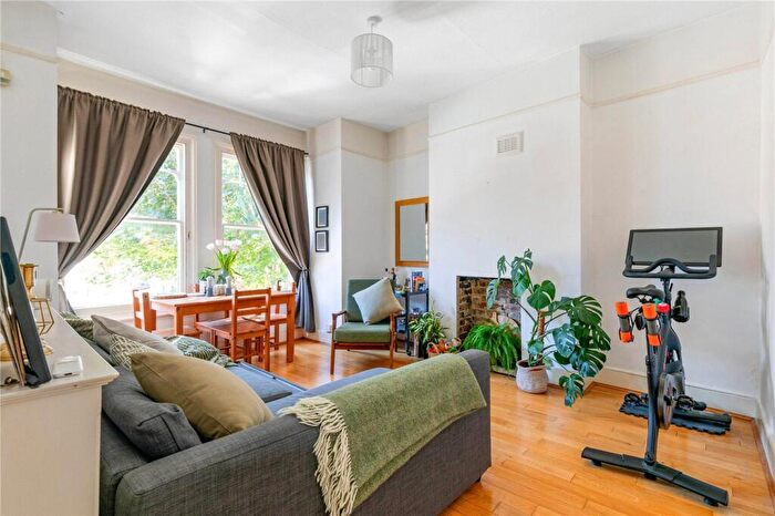 3 Bedroom Apartment For Sale In Boundaries Road, London, SW12