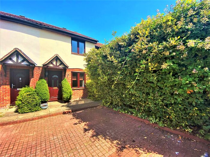 2 Bedroom House To Rent In Trent Road, Didcot, OX11