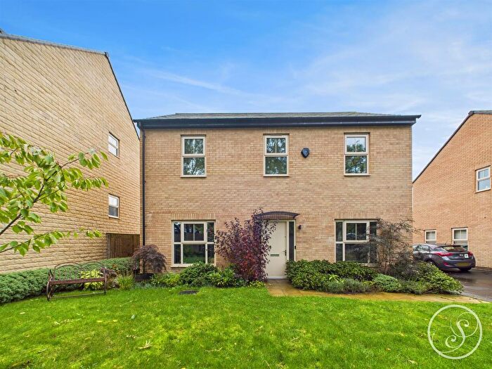 4 Bedroom Detached House For Sale In Poppy View, Leeds, LS14