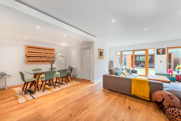 4 Bedroom Semi-Detached House To Rent In Phillimore Gardens, Acton, London, W3