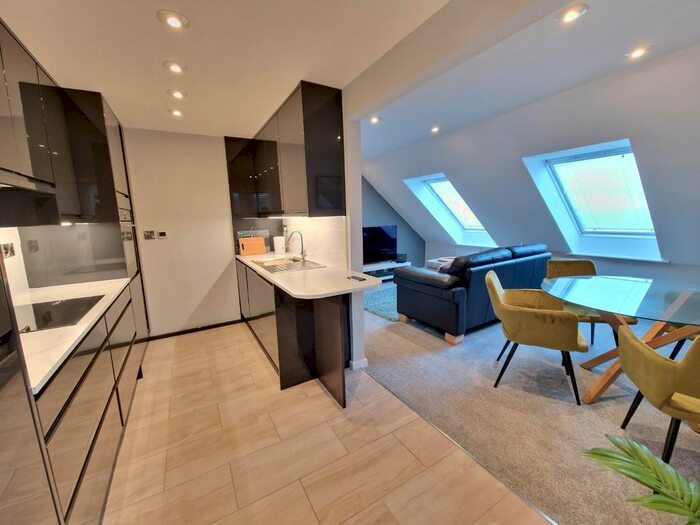 3 Bedroom Flat To Rent In Harlow Manor Park, Harrogate, HG2