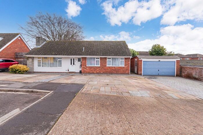 3 Bedroom Bungalow For Sale In Grafton Close, Maidenhead, SL6