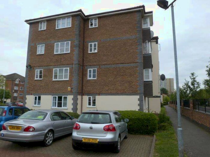 2 Bedroom Flat To Rent In South St Enfield EN3