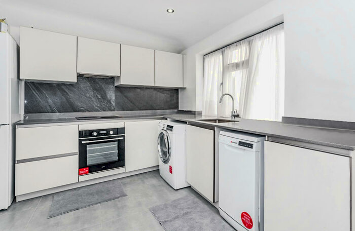 2 Bedroom Flat To Rent In Charlton Road, Harrow, HA3