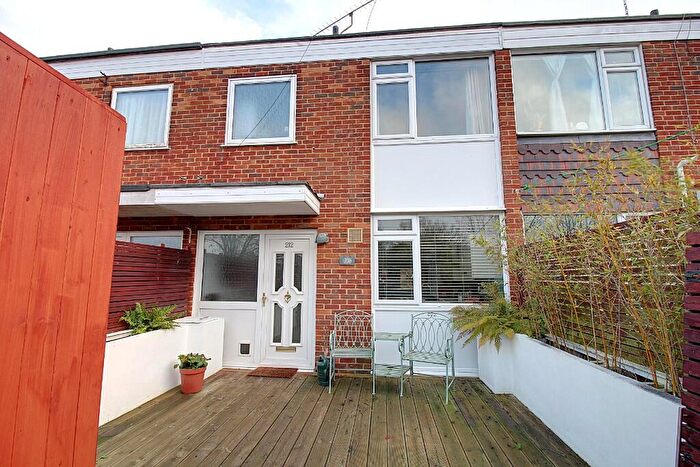 3 Bedroom Maisonette For Sale In Fleet Road, Fleet, Hampshire, GU51