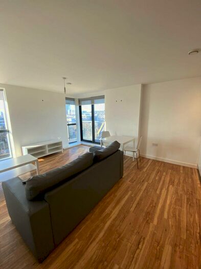 2 Bedroom Flat To Rent In Aire, Cross Green Lane, LS9