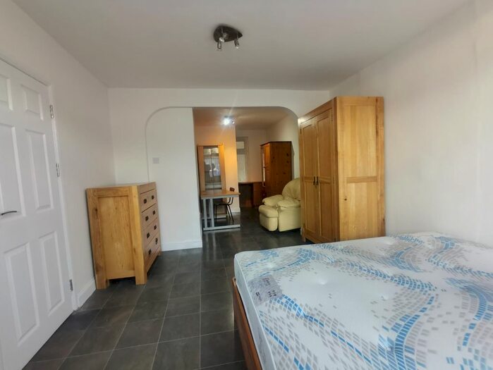 1 Bedroom Studio To Rent In Felbridge Avenue, Stanmore, HA7