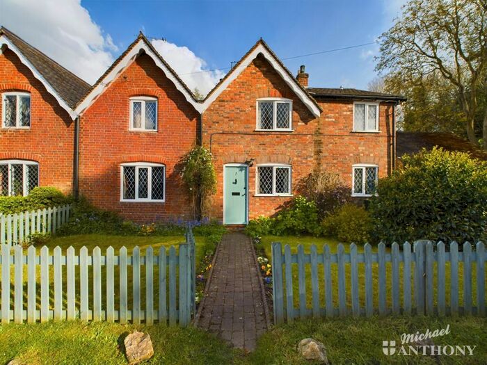 2 Bedroom Cottage For Sale In Crafton, Leighton Buzzard, LU7
