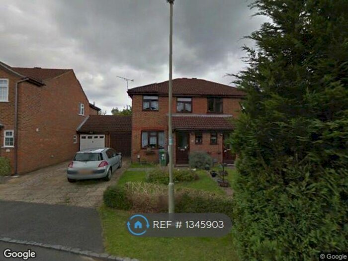 3 Bedroom Semi-Detached House To Rent In Maskell Way, Farnborough, GU14