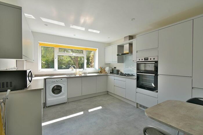 2 Bedroom Flat For Sale In Collington Lane West, Bexhill-On-Sea, TN39