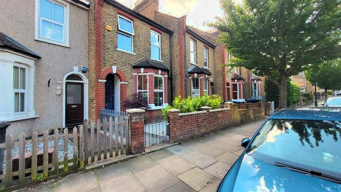 4 Bedroom House To Rent In Seaford Road, Enfield, EN1