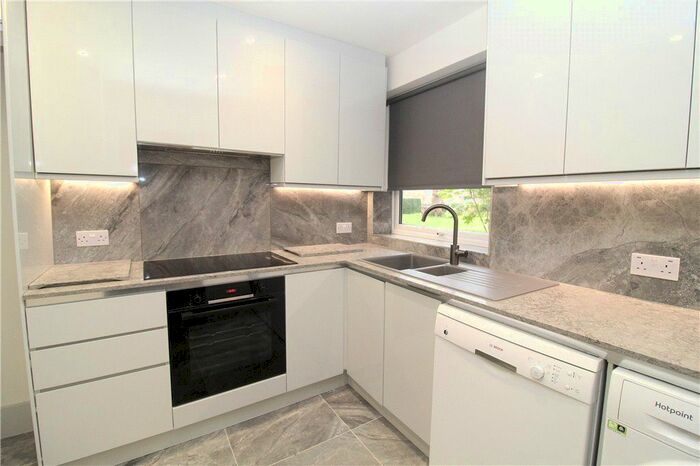 2 Bedroom Flat To Rent In Addiscombe Road, Croydon, CR0