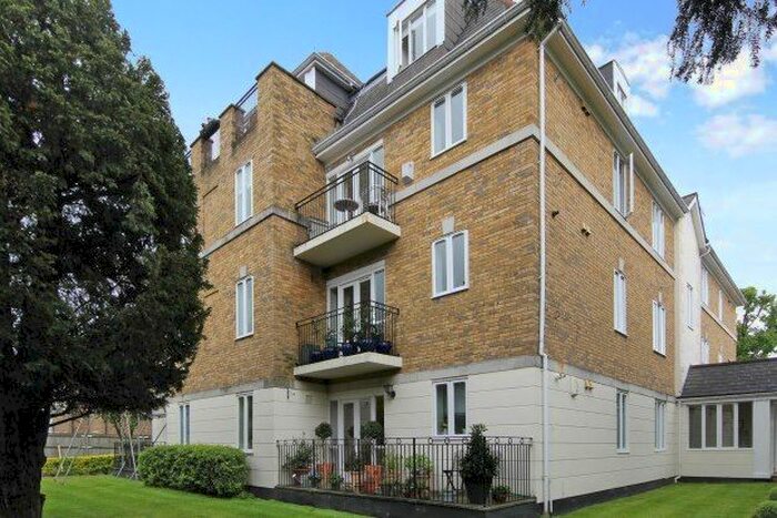 2 Bedroom Flat To Rent In Lansdowne Road, London, SW20