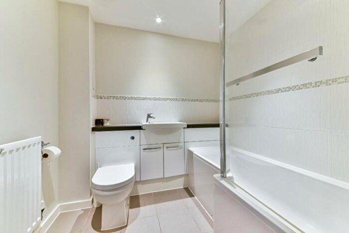 3 Bedroom End Of Terrace House For Sale In Hayton Crescent, Tadworth, KT20