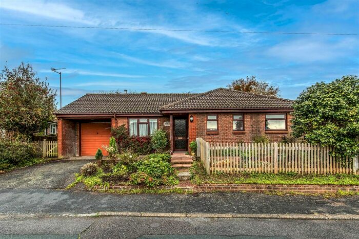 3 Bedroom Detached Bungalow For Sale In The Bungalows, Framfield, Uckfield TN22