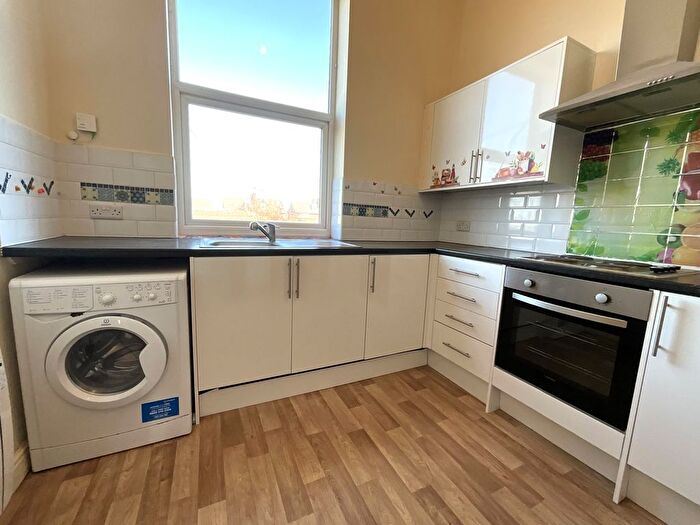 2 Bedroom Flat To Rent In Flat, Avenue Road, DN2