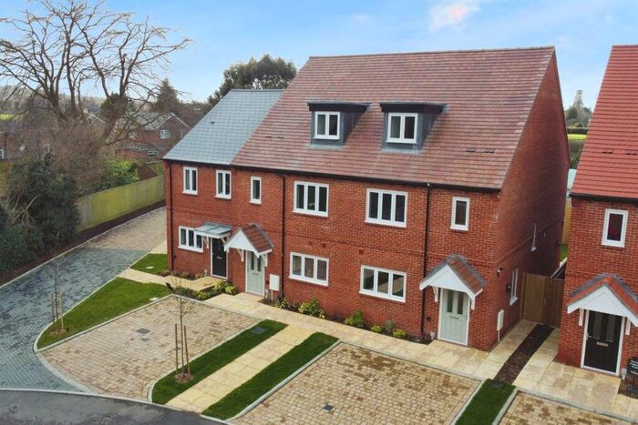 3 Bedroom Terraced House For Sale In Darnell Place, Woodcote, Reading, RG8