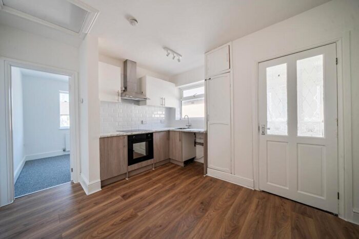 3 Bedroom Flat To Rent In Melmore Gardens Cirencester, GL7