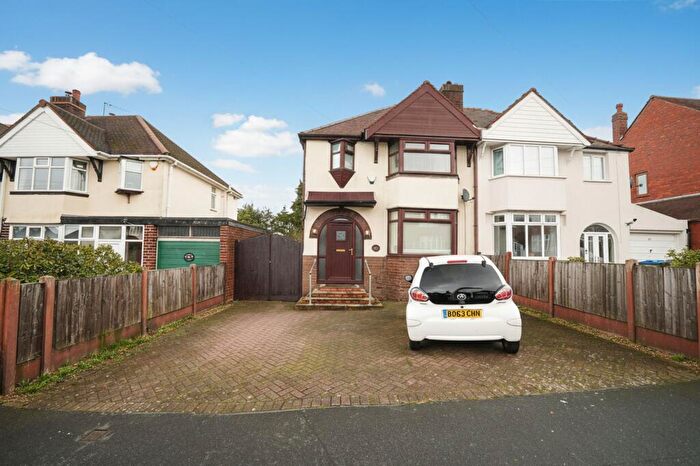 3 Bedroom Semi Detached House To Rent In Windsor Road, Oldbury, B68