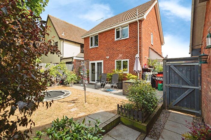 3 Bedroom Link Detached House For Sale In Lowes View, Diss, IP22