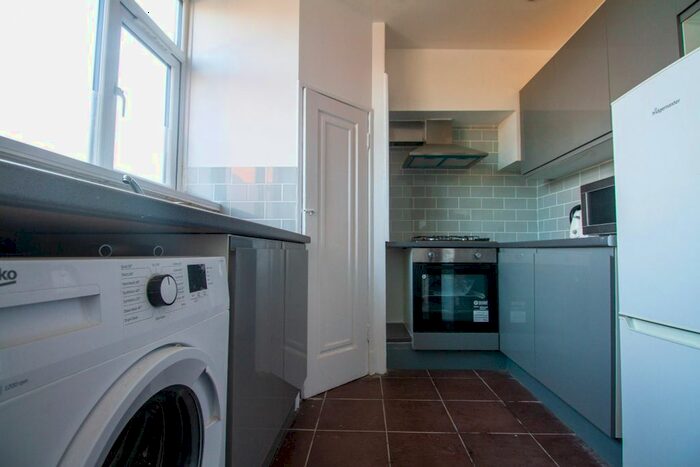 2 Bedroom Flat To Rent In Drayton Waye, Harrow, HA3