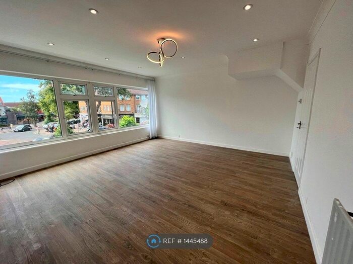 2 Bedroom Flat To Rent In Anyards Road, Cobham, KT11